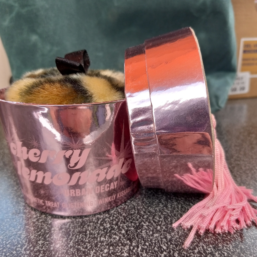 Urban Decay sparkling body powder